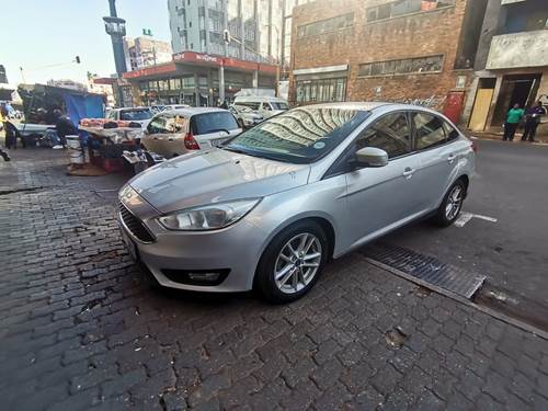 Ford Focus 1.0 EcoBoost Ambiente Sedan