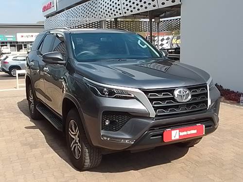 Toyota Fortuner V 2.4 GD-6 Raised Body