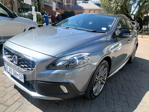 Volvo V40 Cross Country D4 Momentum Geartronic