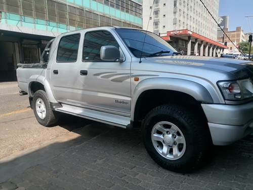 Toyota Hilux 2400 D SWB
