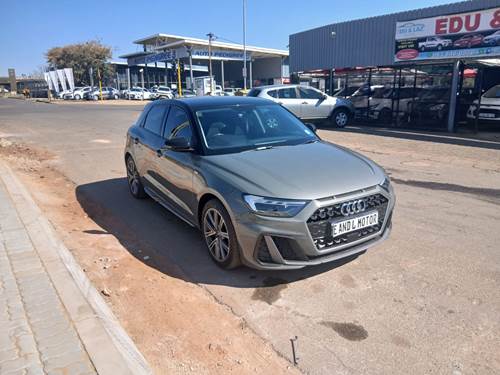 Audi A1 Sportback 1.0 TFSI S-Line S-tronic (30 TFSI)