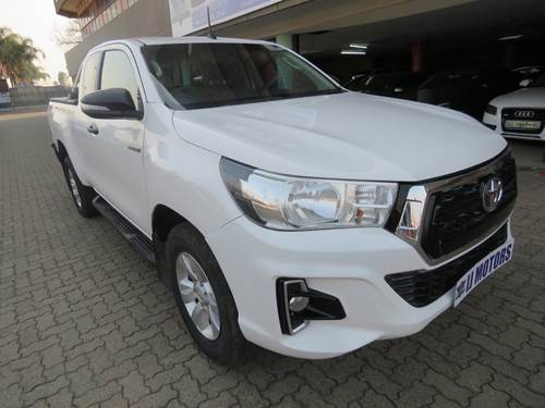 Toyota Hilux 2.4 GD-6 RB SRX Extra Cab 