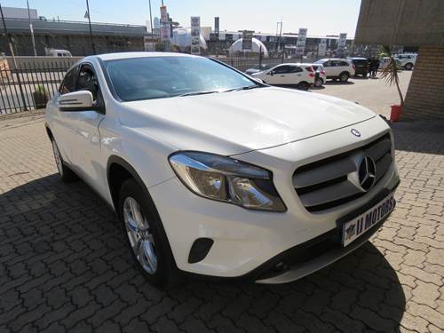 Mercedes Benz GLA 200 7G-Tronic
