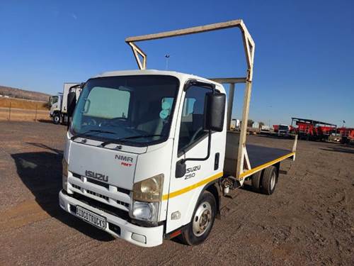Isuzu NMR 250 - Auto / Manual Transmission
