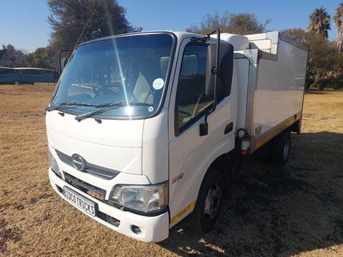 Hino 200 310 (FH2) 4x2