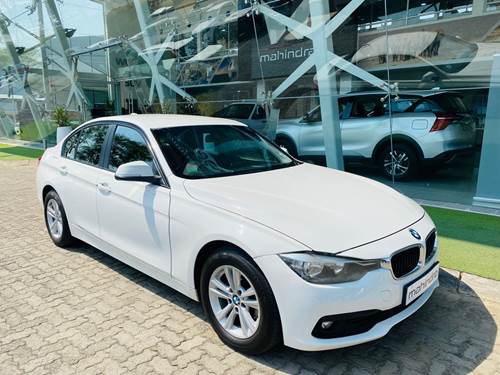 BMW 320i (F30) Auto