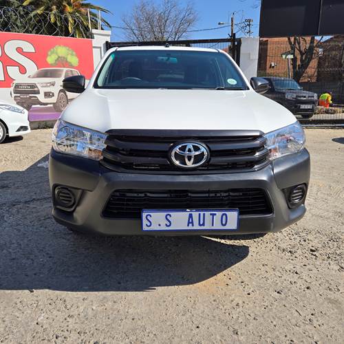 Toyota Hilux 2.4 GD 5MT Aircon Single Cab