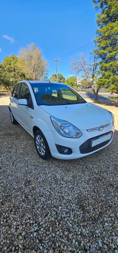 Ford Figo 1.4i Trend 5-Door Hatch Back