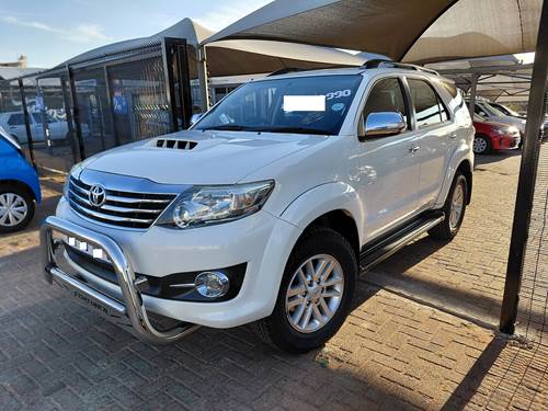 Toyota Fortuner III 2.5 D-4D VNT Raised Body Auto