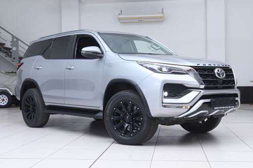 Toyota Fortuner V 2.8 GD-6 Raised Body Auto