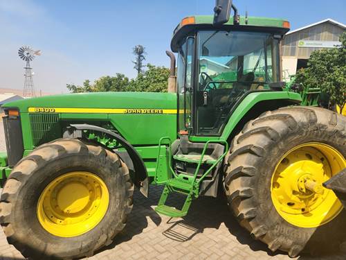 John Deere 8400 Cab
