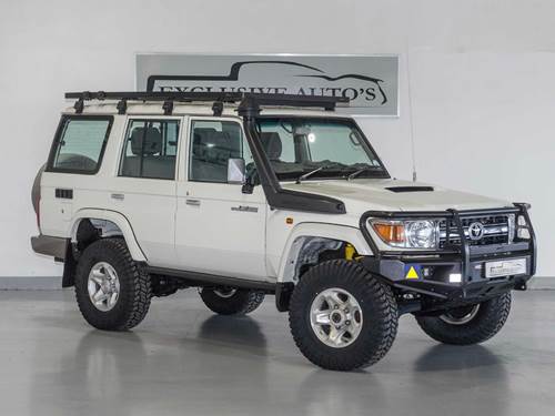 Toyota Land Cruiser 76 4.5 Diesel Station Wagon
