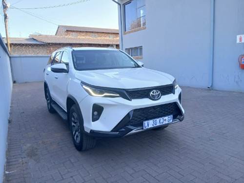Toyota Fortuner VI 2.4GD-6 Auto 4x4