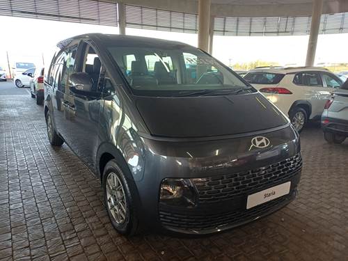 Hyundai Staria 2.2D Executive (9 Seater)