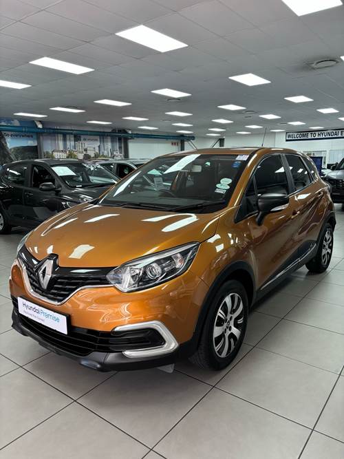 Renault Captur 900T Blaze 5 Door