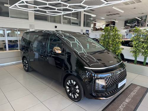 Hyundai Staria 2.2D Luxury (9 Seater)