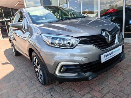 Renault Captur 900T Blaze 5 Door