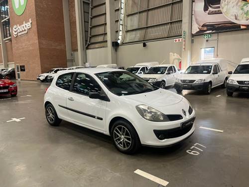 Renault Clio II 1.6 Dynamique 3 Door