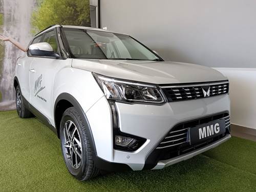 Mahindra XUV 300 1.2T (W8)