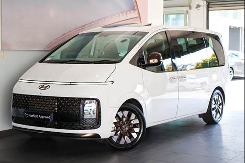 Hyundai Staria 2.2D Luxury (9 Seater)