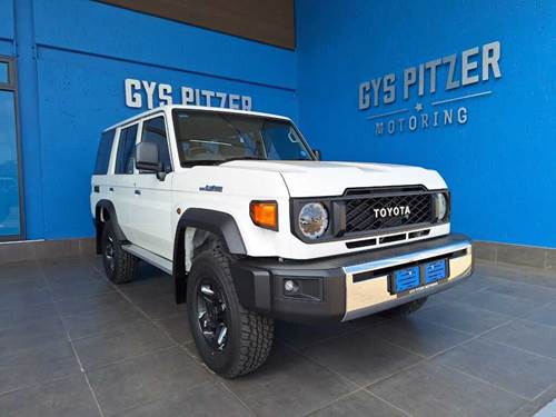 Toyota Land Cruiser 76 2.8 GD-6 Station Wagon Auto