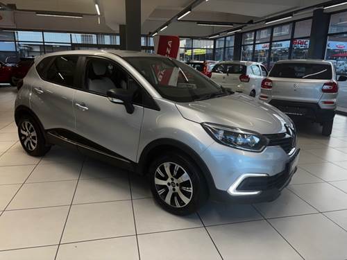 Renault Captur 900T Blaze 5 Door